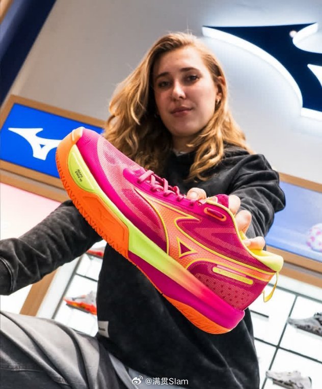 女排 安特罗波娃与美津浓鞋 