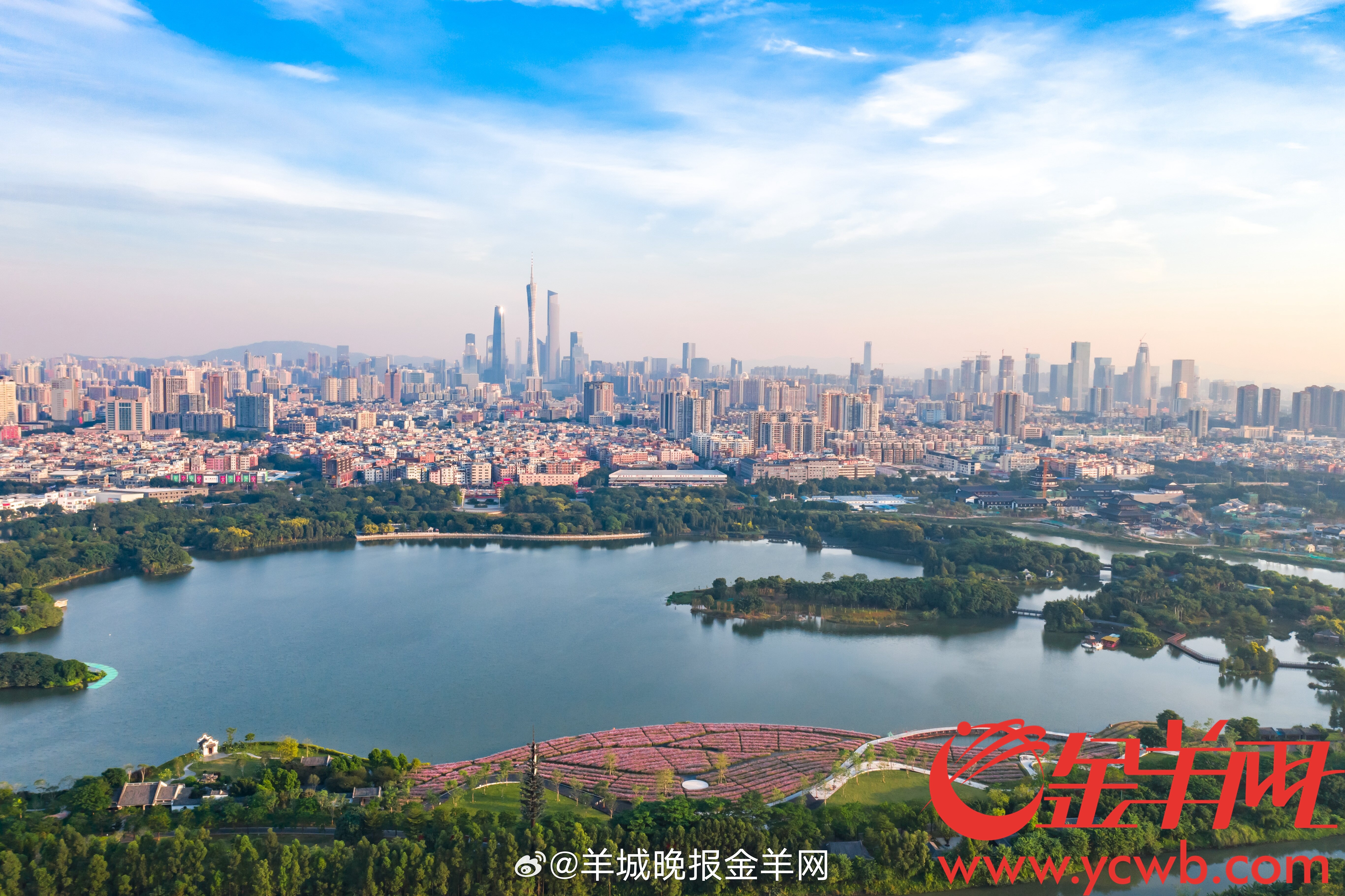 #早安#勇敢地迈出步伐，即使前路未知，也要满怀信心地向前看。因为每一次挑战，都是