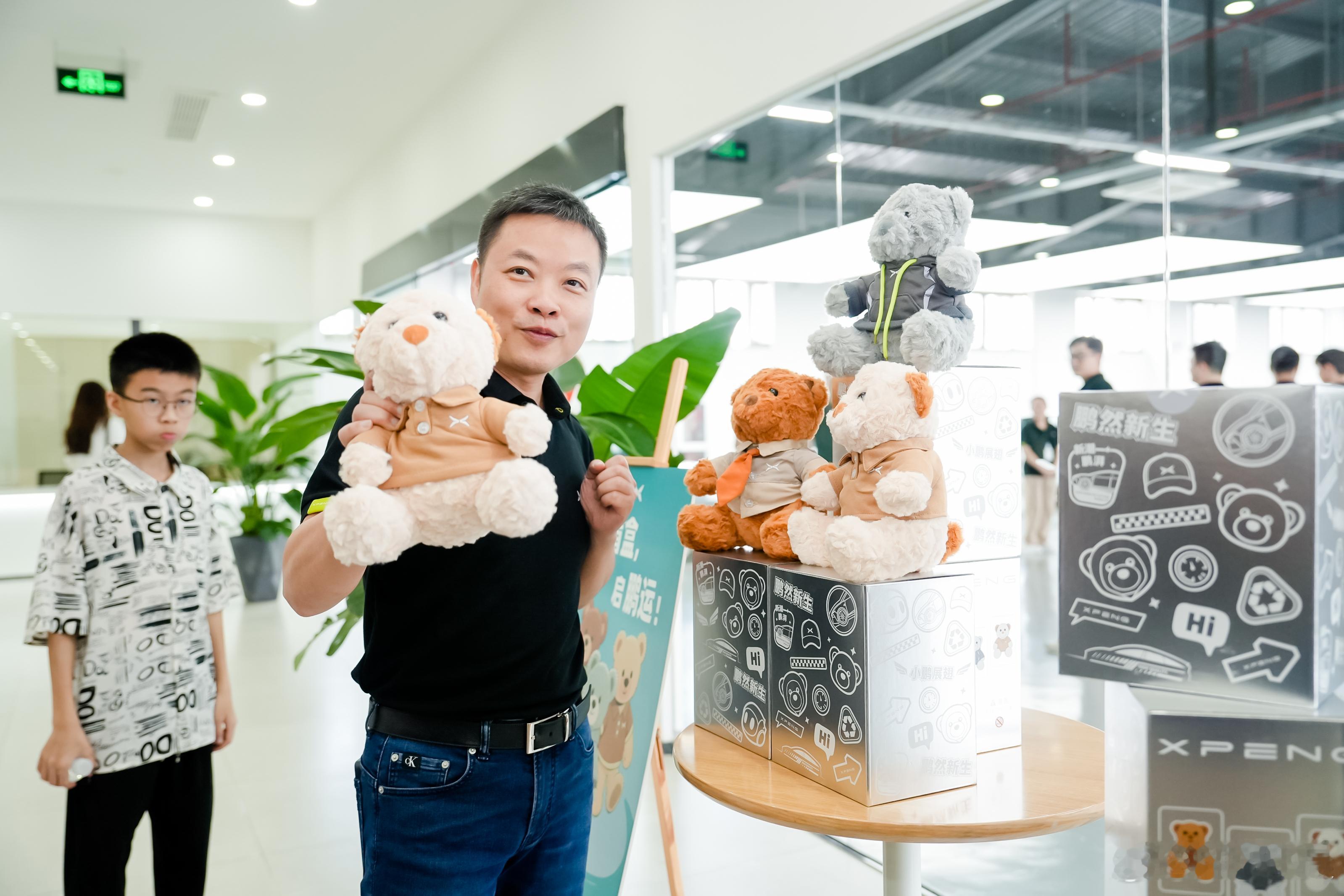 羡慕胡老师的每一天何小鹏在上海为首批G7车主交付 ​​​