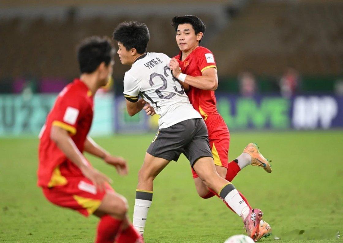 体育 据越南《民智报》报道，在U23亚洲杯半决赛中，越南队以0-3不敌中国队，不