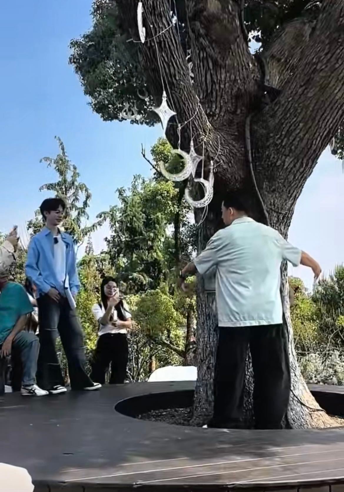 黄磊孟京辉有默契但不多  乌镇戏剧节开启，黄磊孟京辉巡场路透曝光。两位戏剧界老友