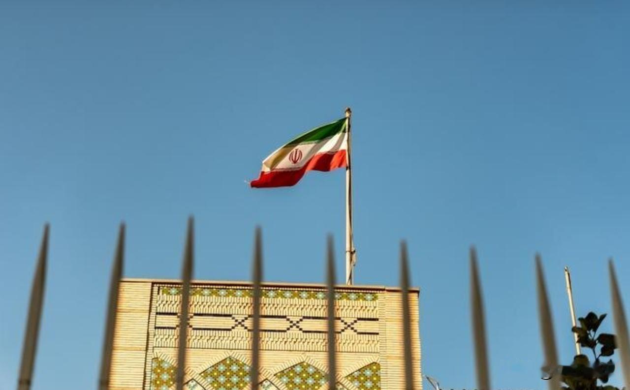 伊朗当局关闭该国领空
 

莫斯科，1月15日 - 俄新社

据Flightra