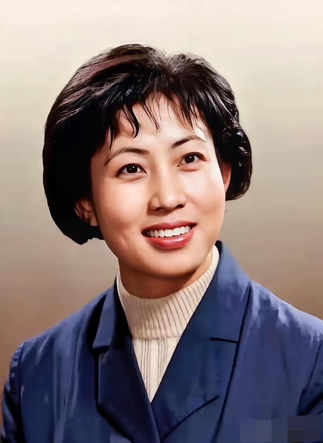 她是电影里的白素贞，永远的经典，你知道这位老戏骨是谁了吗？