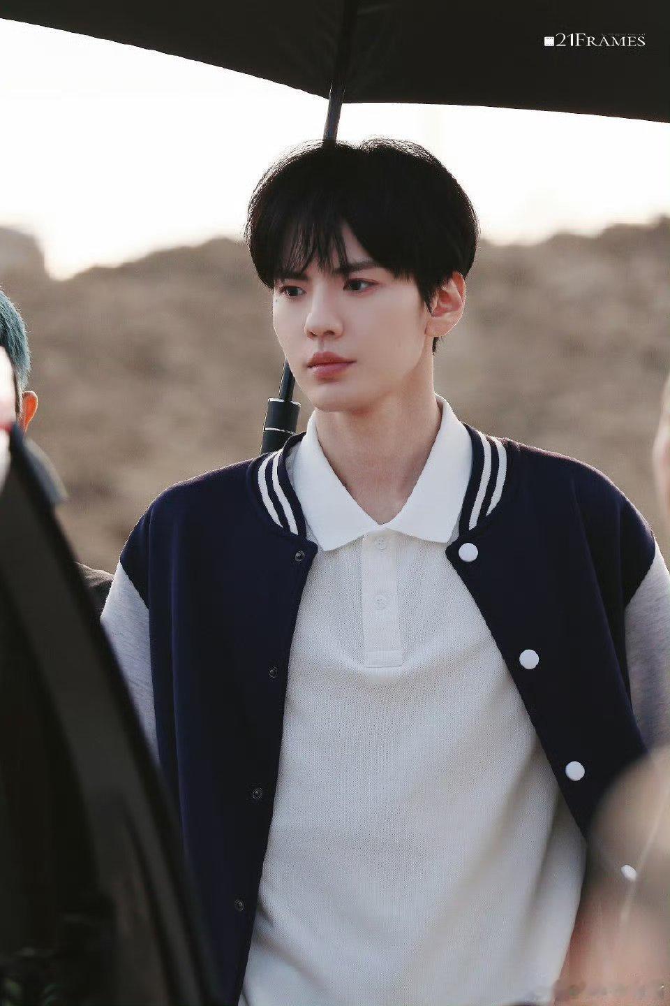 毕雯珺黎明前他会归来开拍路透小合集，骑自行车的裴川满满的青春气息，校园男神啊