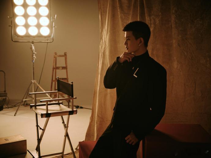 任嘉伦眼神戏通过对眼神的精准把握，任嘉伦成功展现了何贤的内外冲突，令观众为之动容