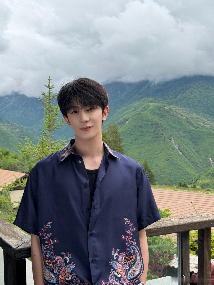 粉丝想要夏之光必须做到夏之光粉丝在线P图不管是线上营业还是线下互动，夏之光始终都