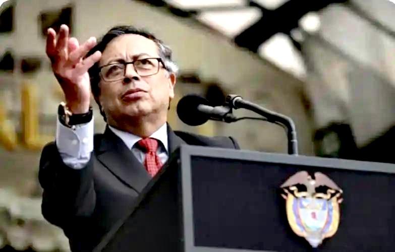 佩特罗宣称：面对美国的威胁，我们不必卑躬屈膝、俯首称臣！

日前，哥伦比亚总统佩