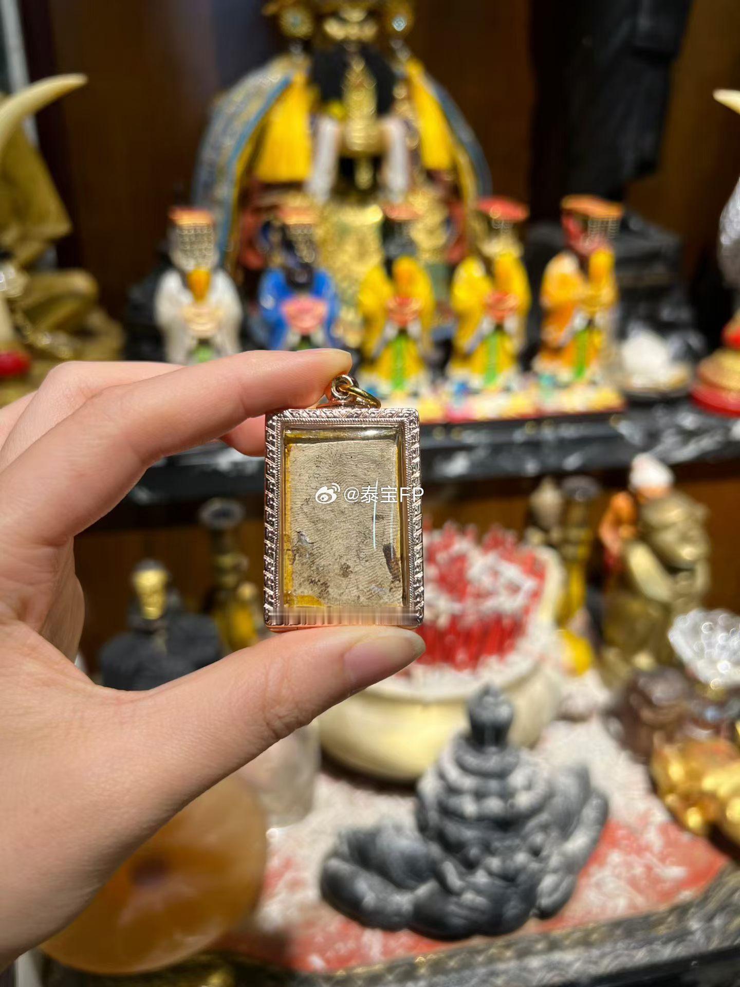 稀‮崇有‬迪夹，背面‮师带‬傅稀有画符 龙婆奀 佛历2496年由‮婆龙‬奀加持‮