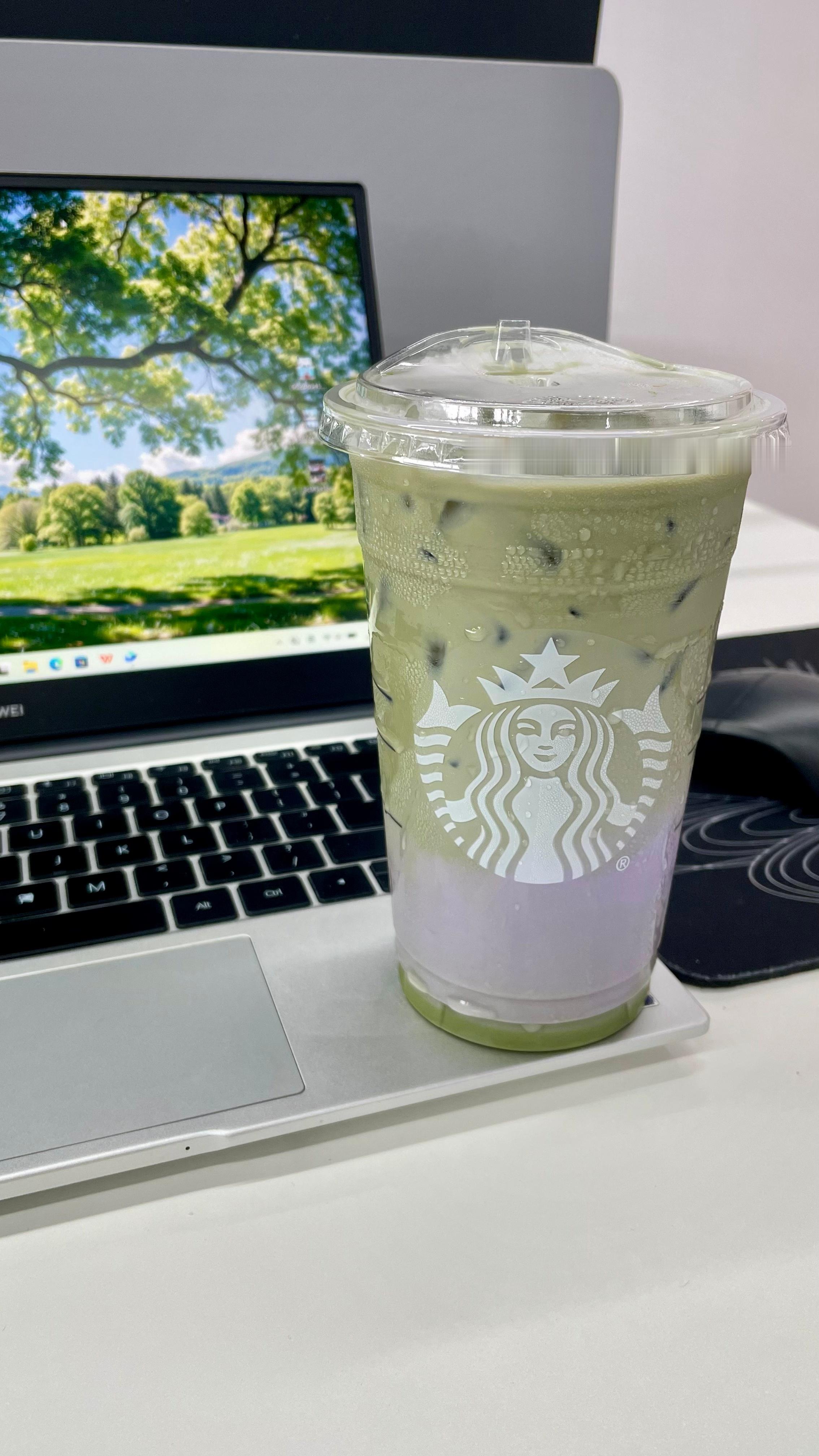 干净的圈子 规律的生活 最爱的星巴克（冰UBE风味抹茶拿铁 超大杯）每天都要来一