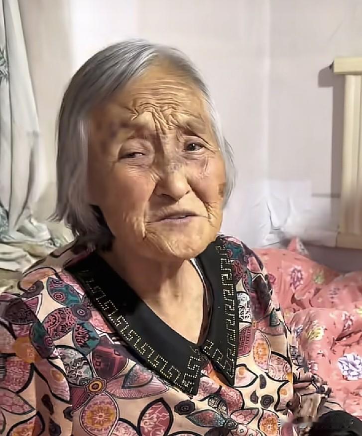 最近网传两人已经离婚，两人确实不合适，娇娇事业编老师不可能辞职过来，长期分居出问