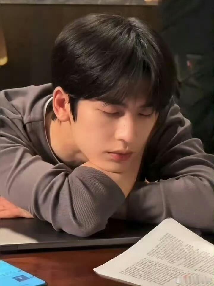 当张凌赫梦女像呼吸一样简单张凌赫｜ 