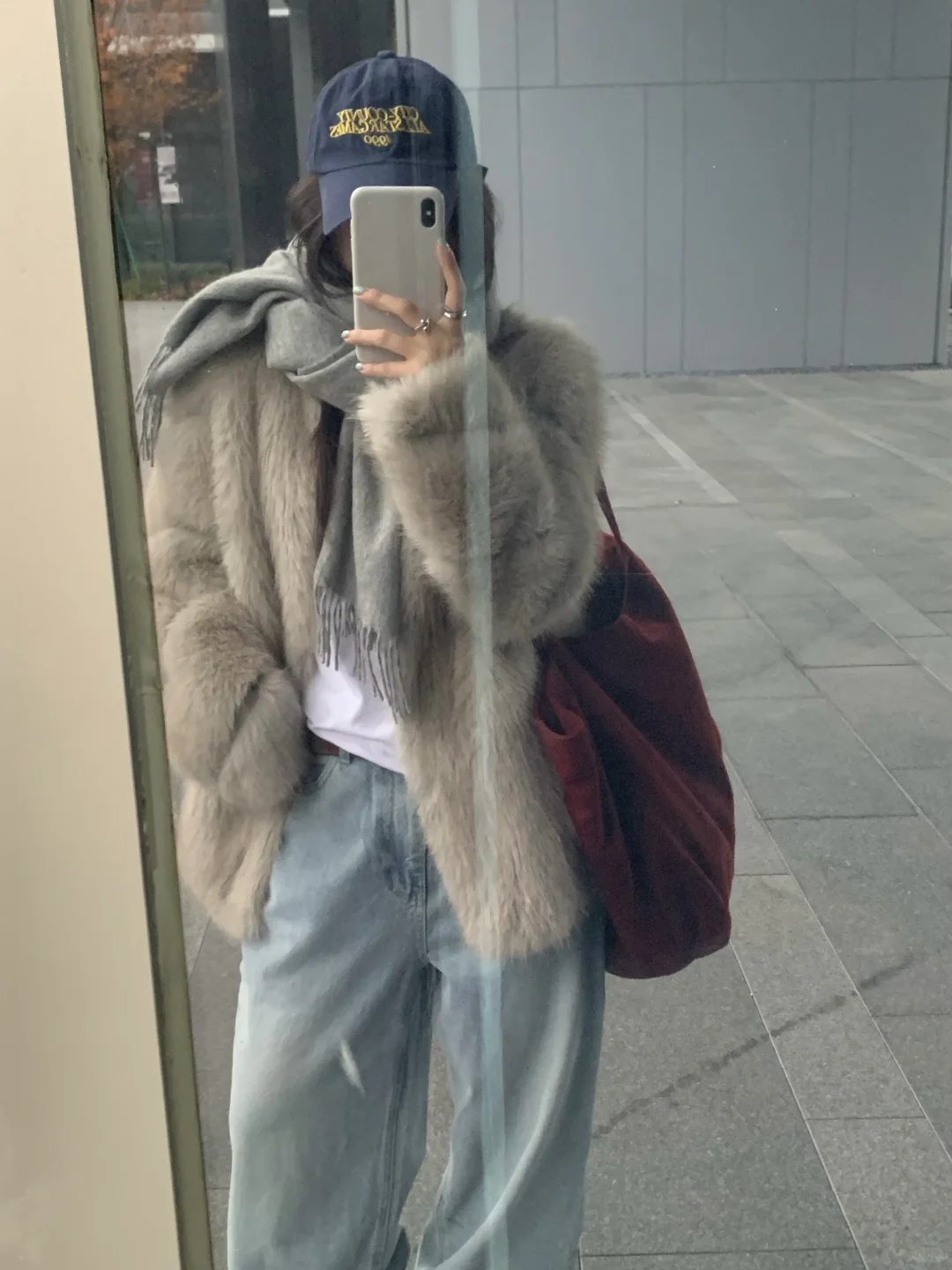 喜欢皮草搭棒球帽