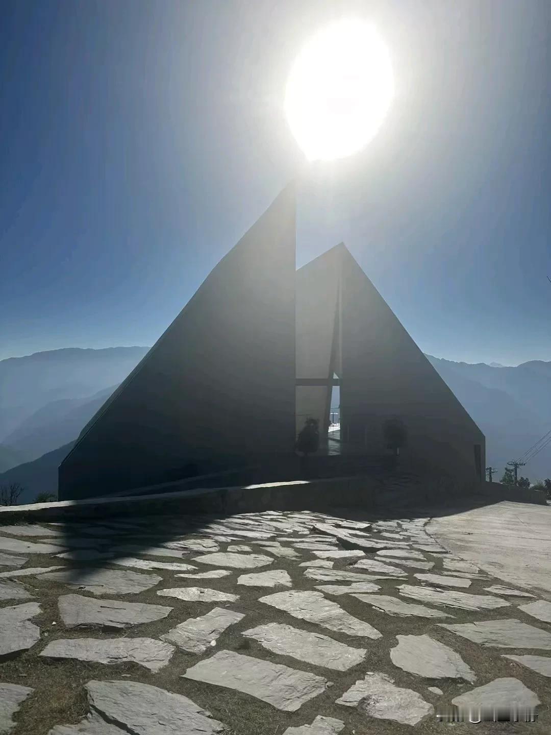 人与人之间，从来都是相互取暖的，因为信任，才敢去求助，因为亏欠，才去报答。早安！