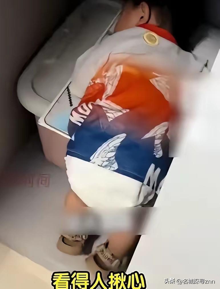 全网看哭！这大概是世间最让人心酸的母子牵挂。
​​湖南一名小宝宝园宝，刚出生仅仅