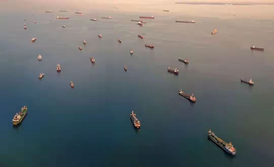 新加坡的一份报纸就破防了，说是台湾恶意抹黑，大陆恶意唱衰，然后发文驳斥。这就叫小