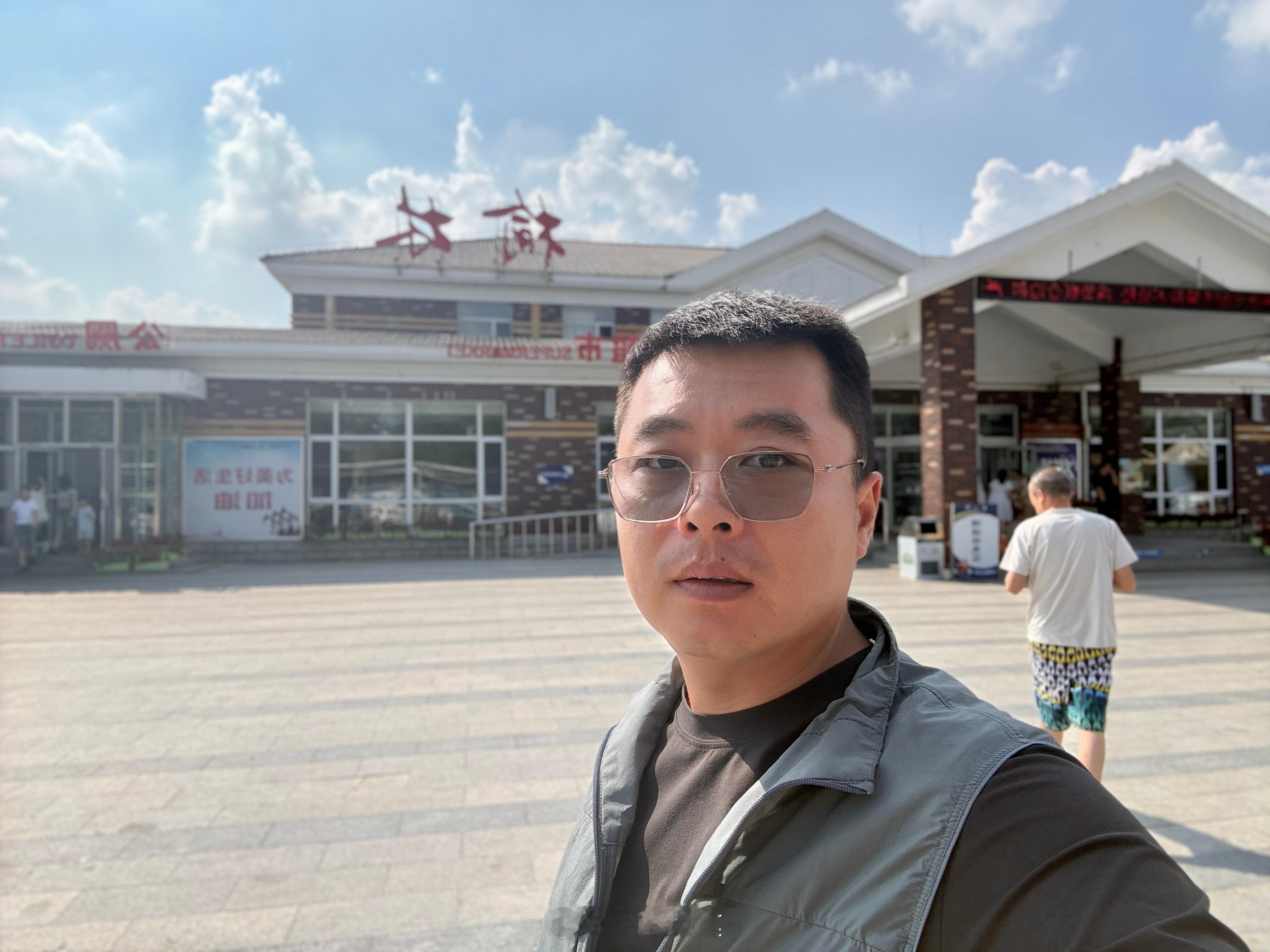 可算到榆林了，距离目的地还有五个小时 ！ 沈阳·榆林服务区(京哈高速哈尔滨方向)