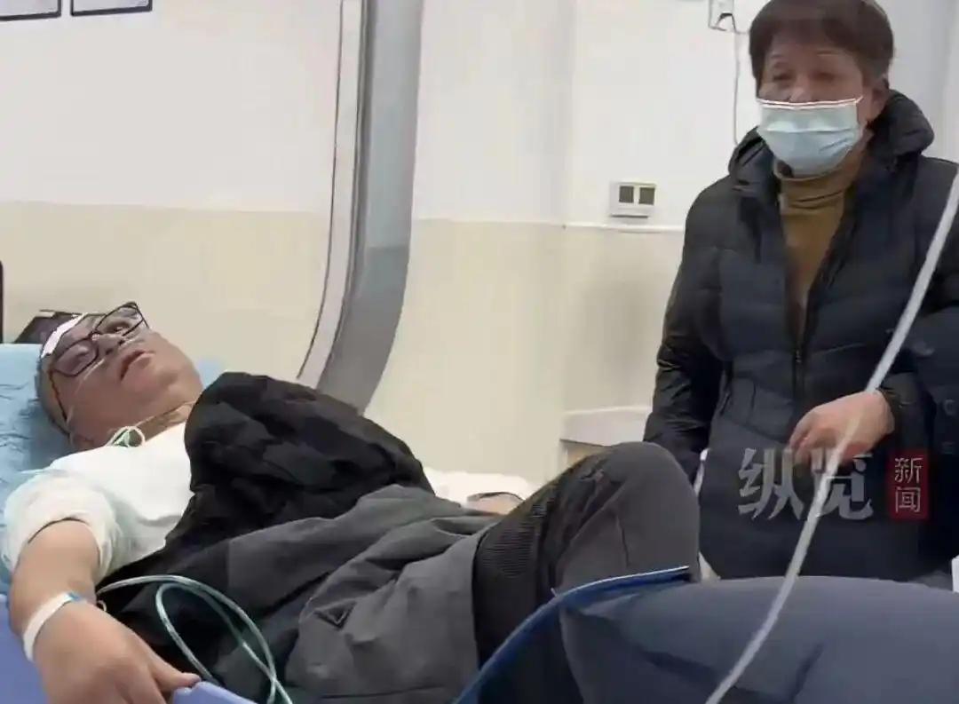 乔任梁父亲因食用拍摄剩下的8只死蟹，突发高烧、上吐下泻，病情反复后被紧急送医，医