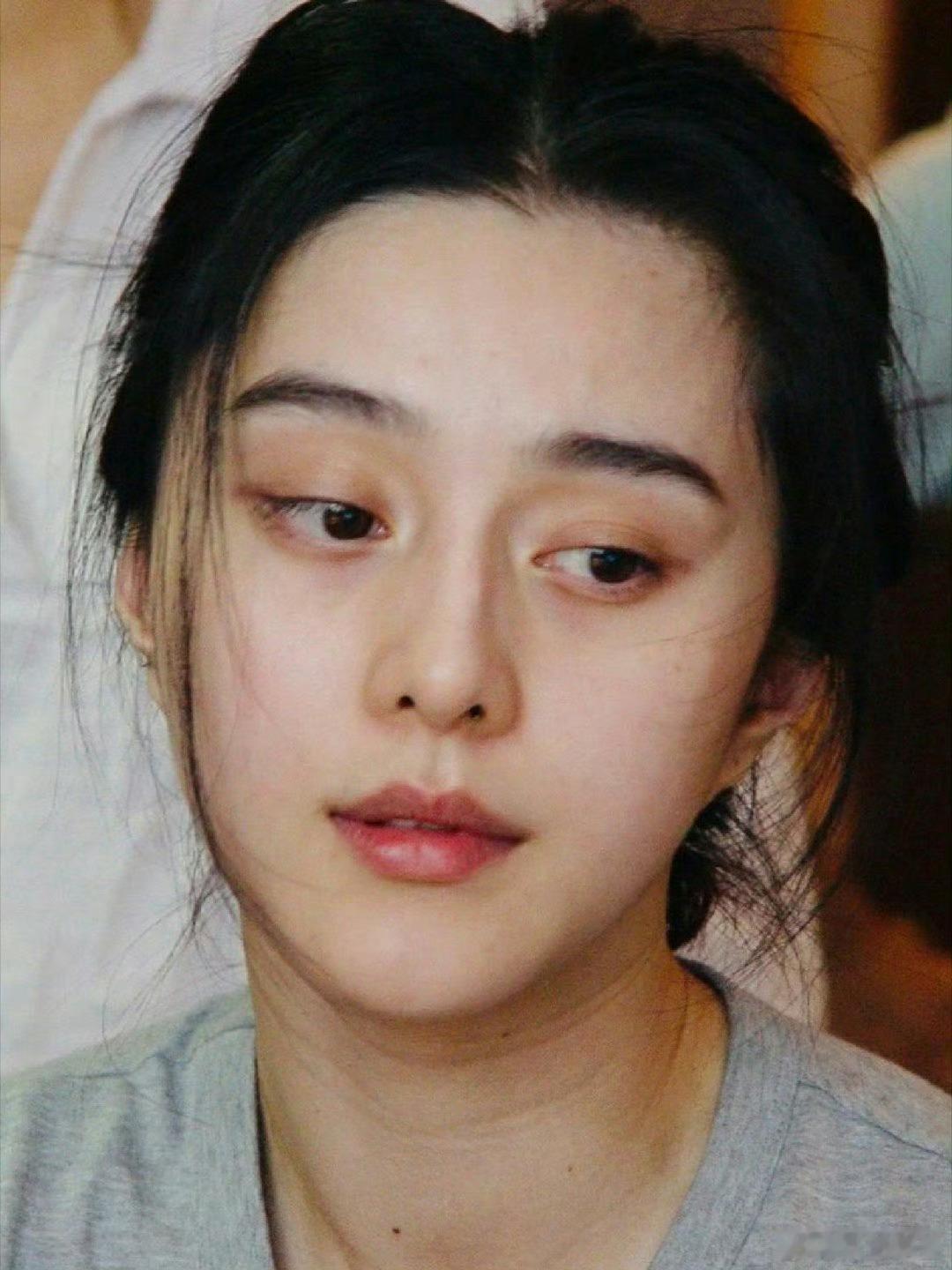 常被说艳丽但是范冰冰是很扛得住素的素起来很美 ​​​