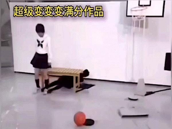 《超级变变变》这段“影子投篮”真的挺绝，很多人第一次看都在那儿犯迷糊：这影子咋还