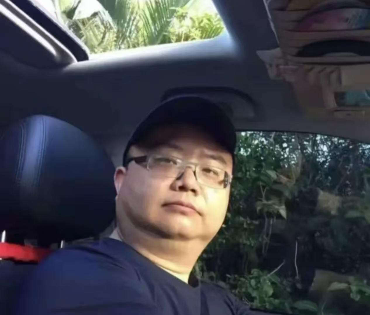 “徽剑”吴恺未婚未育，父母离世，也没有亲兄弟姐妹，但凶手却用50万让吴父的养子出