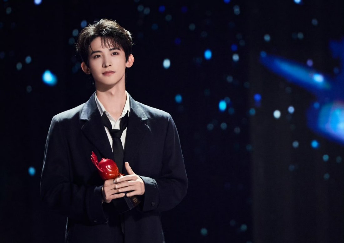 恭喜常华森🎉你获得年度十佳演员!!谢谢你饰演的梵云飞，重昭。是你让我知道一个角