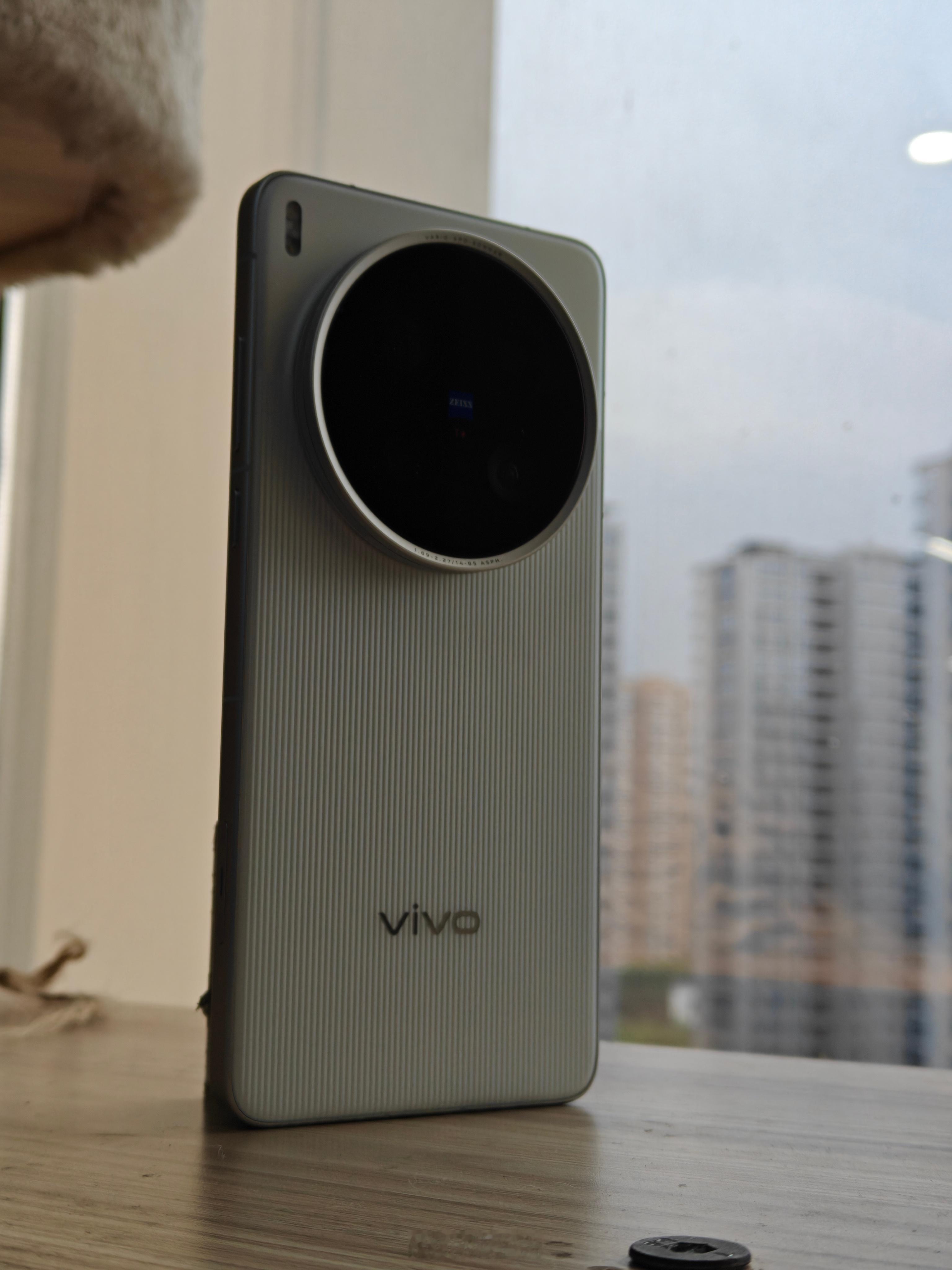 iPhone拍视频确实很强，但有时候想用长焦拍它是真不给你调啊，所以现在办公室的