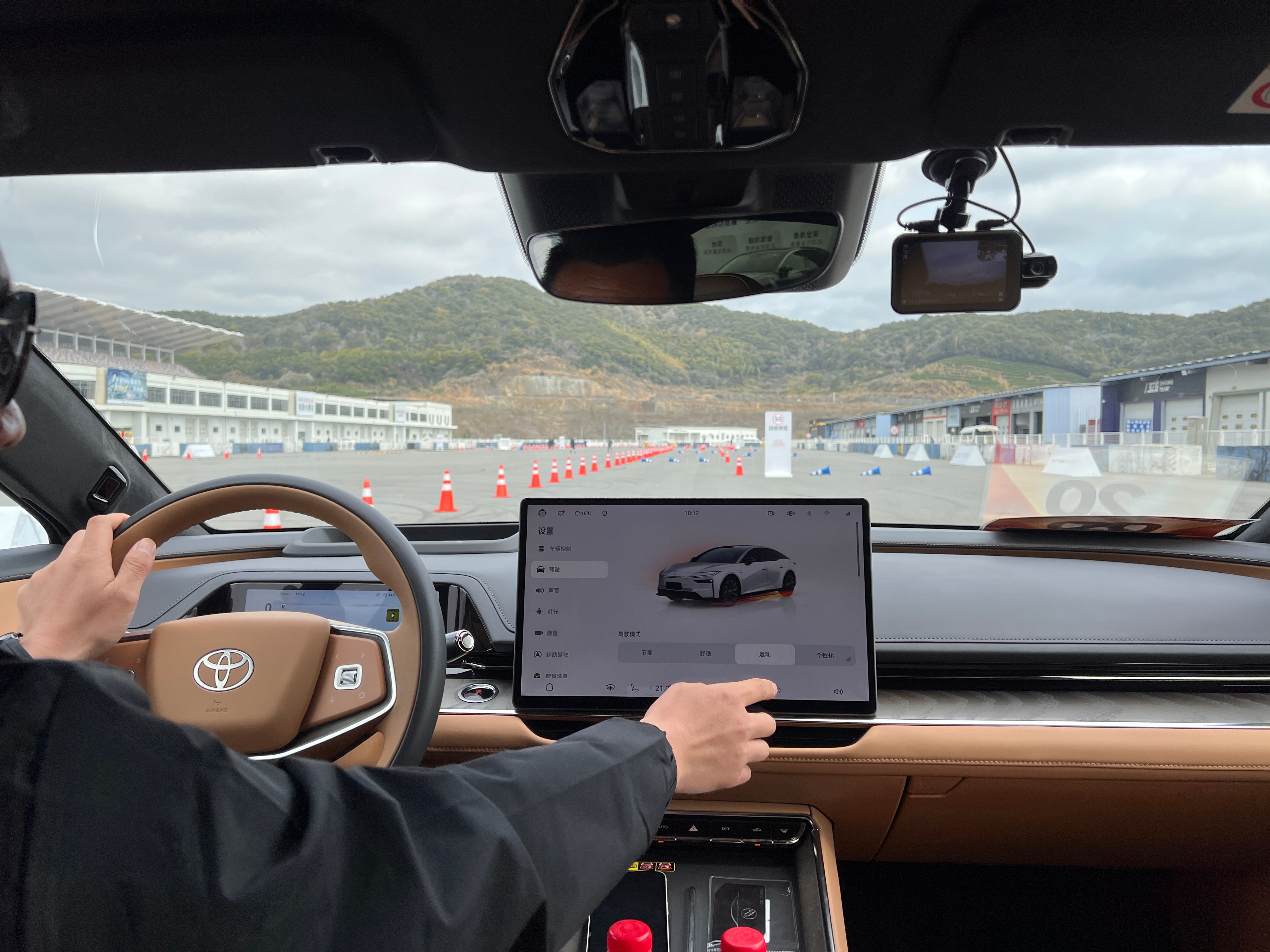 【媒体首测丰田铂智7动态表现】范儿这次也是第一时间参加了铂智7 的首测，最让我意