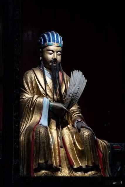 诸葛亮：三国第一“卷王”，27岁出山，54岁把自己活活累死