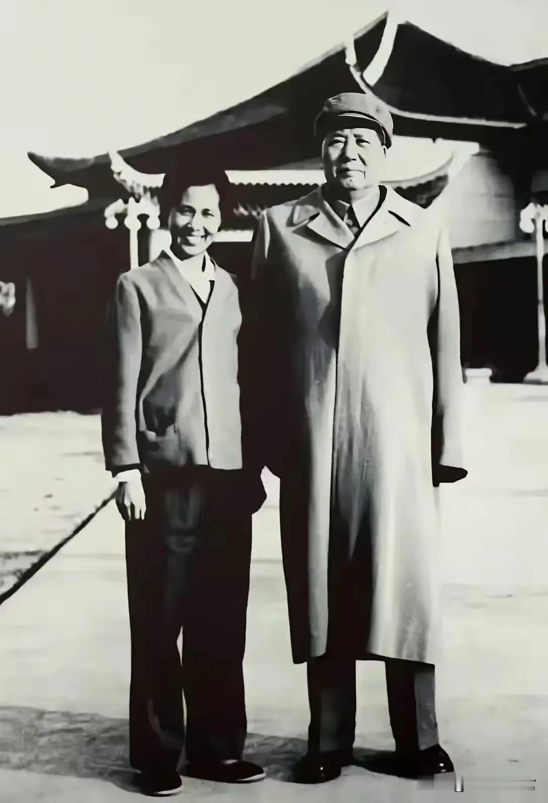 感觉是毛主席好友柳直荀夫人，李淑一。