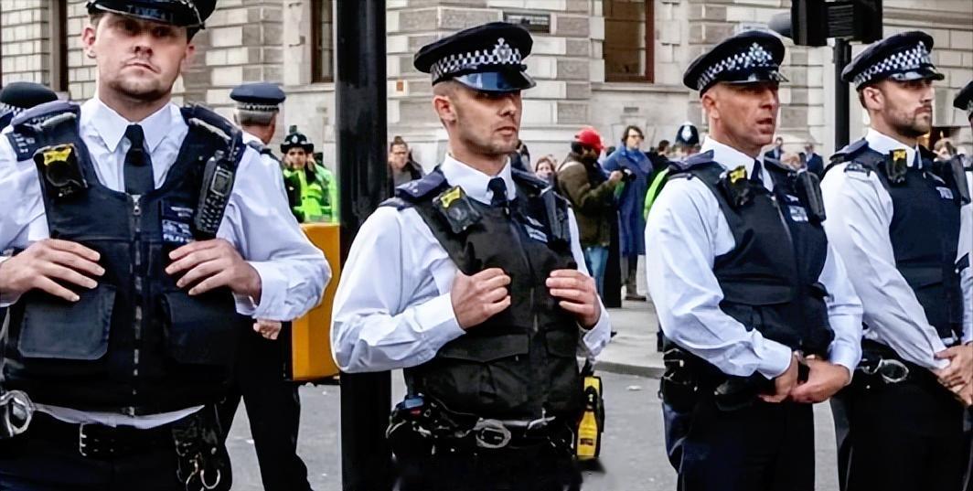 英国政府现在急得快抓瞎了，居然又要搞英国的“FBI”，还吹是近200年最大警务改