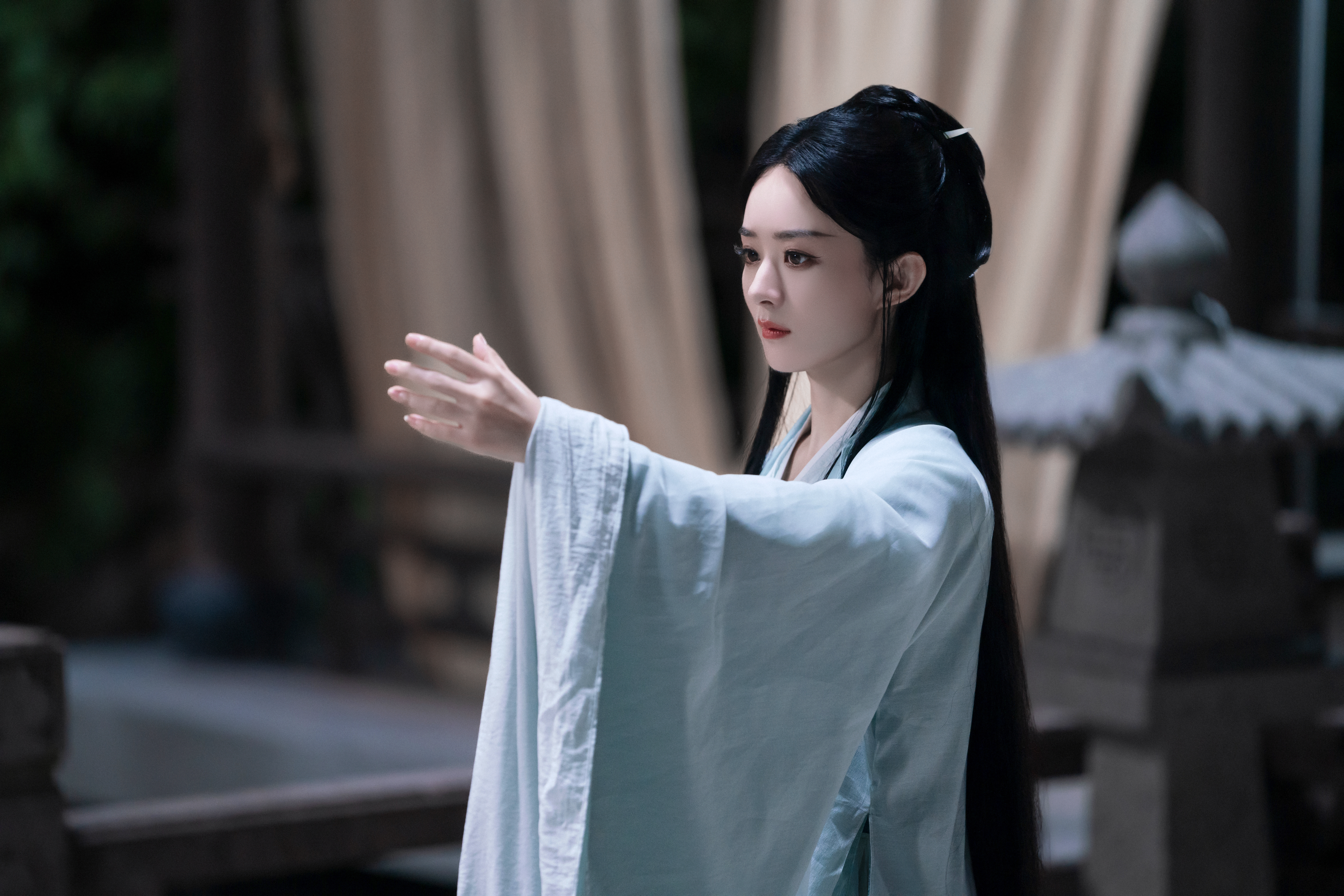 赵丽颖从默默无闻到成为收视女王，她用实力打破质疑。赵丽颖[超话]赵丽颖年度关键词