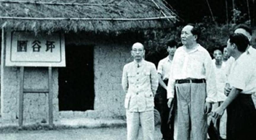 1959年毛泽东回老家时发现自家墙上挂着牌子，他看清上面的字后立即严肃起来，不对
