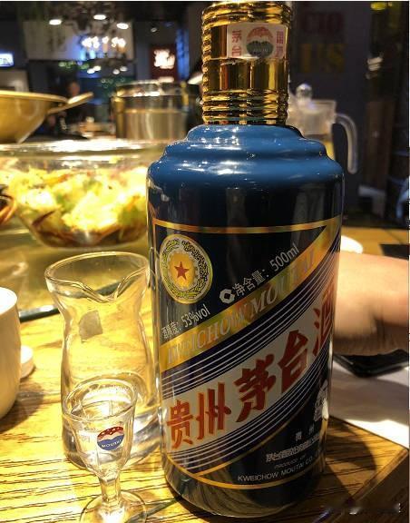 在北京混了很多年的朋友回到老家，一次酒醉后问我：
“为什么我不请客，就没有酒局了