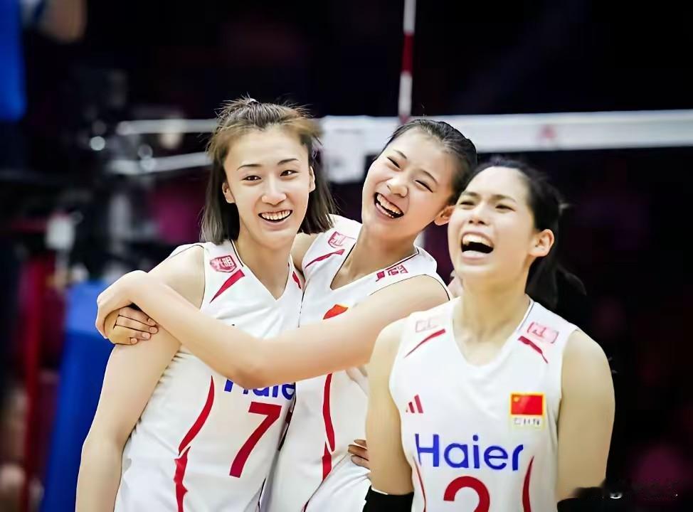 女排世联赛今日中国队闪亮登场，将与排名联赛榜首的美国队争夺四强入场券。中国女排能