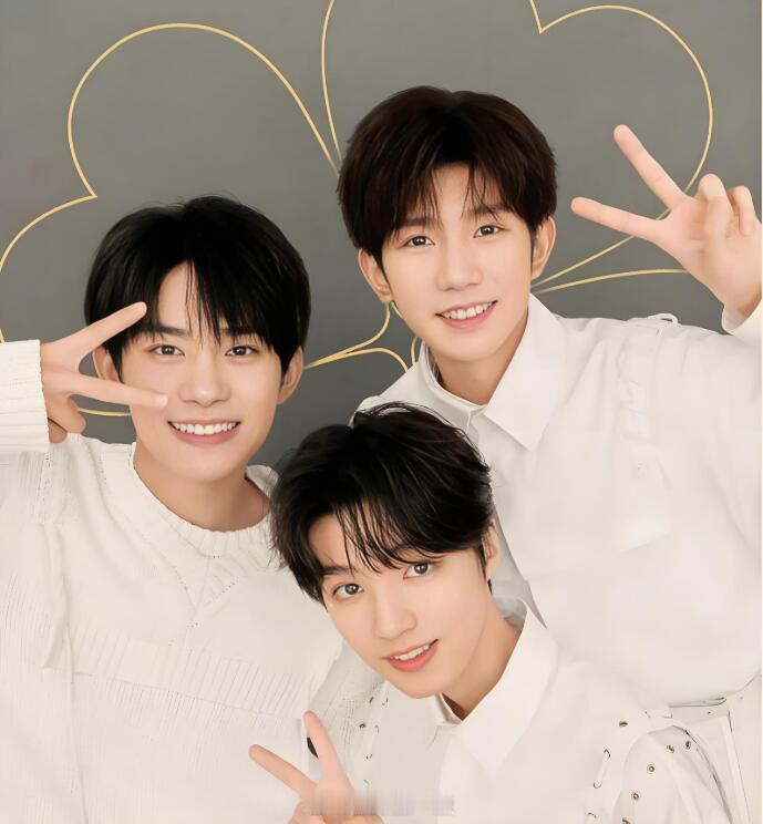 TFBOYS12周年TFBOYS12周年了 都12周年了！ ​​​