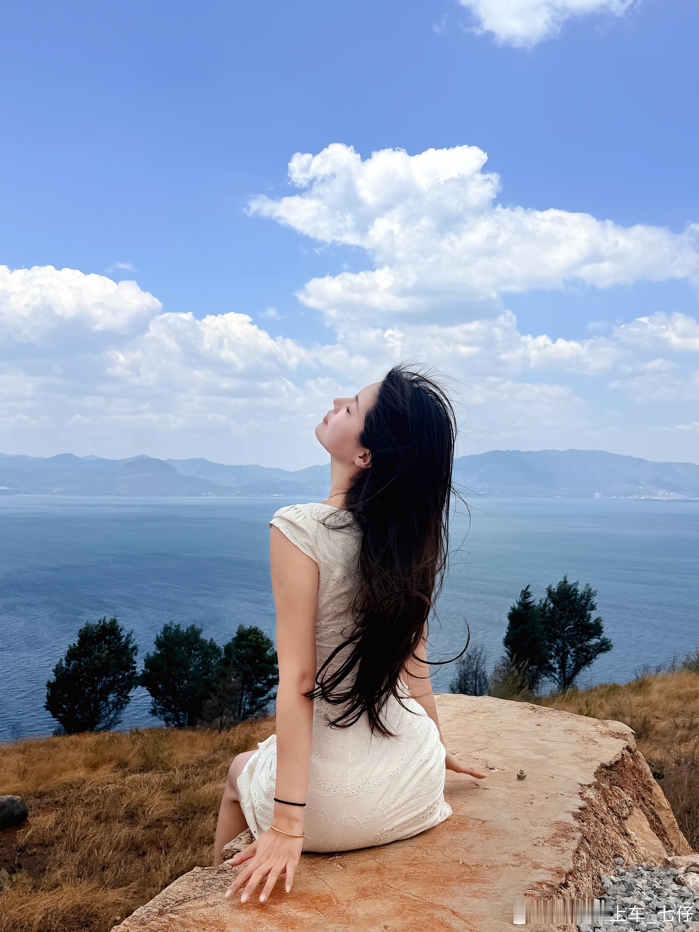 美丽的抚仙湖，试驾最帅的瓦罐阿维塔06T🚗 澄江·抚仙湖希尔顿酒店