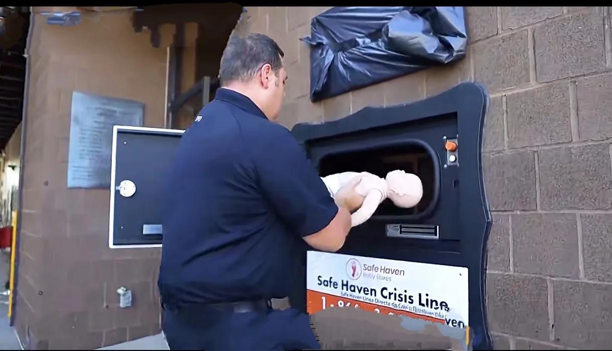 这是智能弃婴箱，弃婴在美国部分州合法后产生的，虽然允许家长在三个月内反悔领回，但