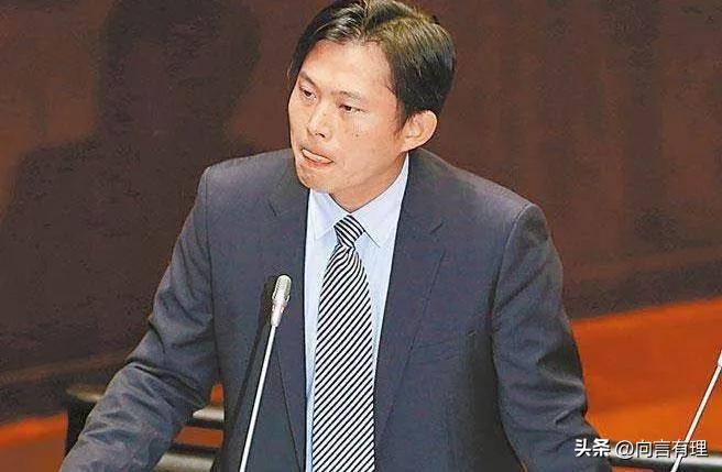 撕掉“独”皮！黄国昌面对蔡正元的灵魂拷问，彻底哑火！到底在算计谁？


蔡正元一