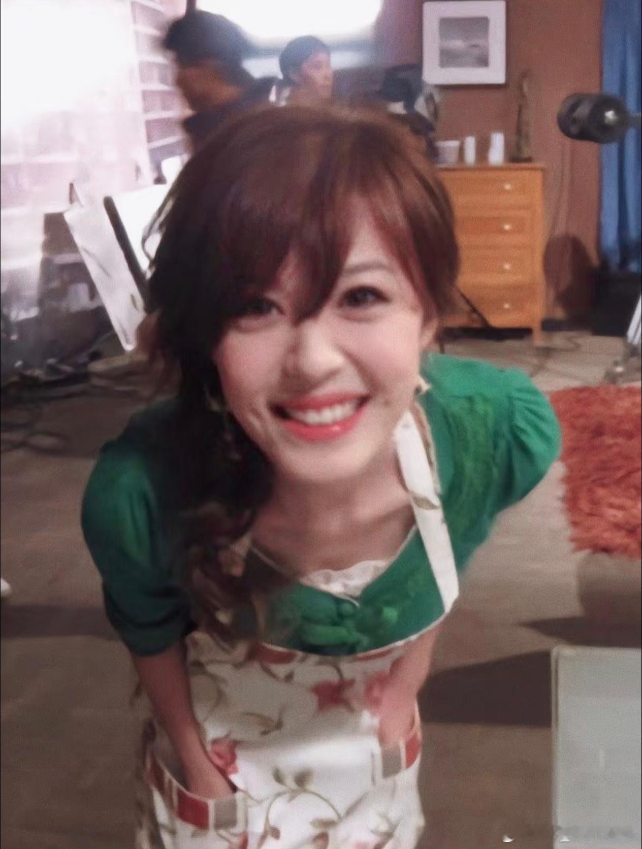 初代甜妹陈美嘉 这样的微笑就算是本人来了也无法复刻吧爱情公寓｜李金铭 