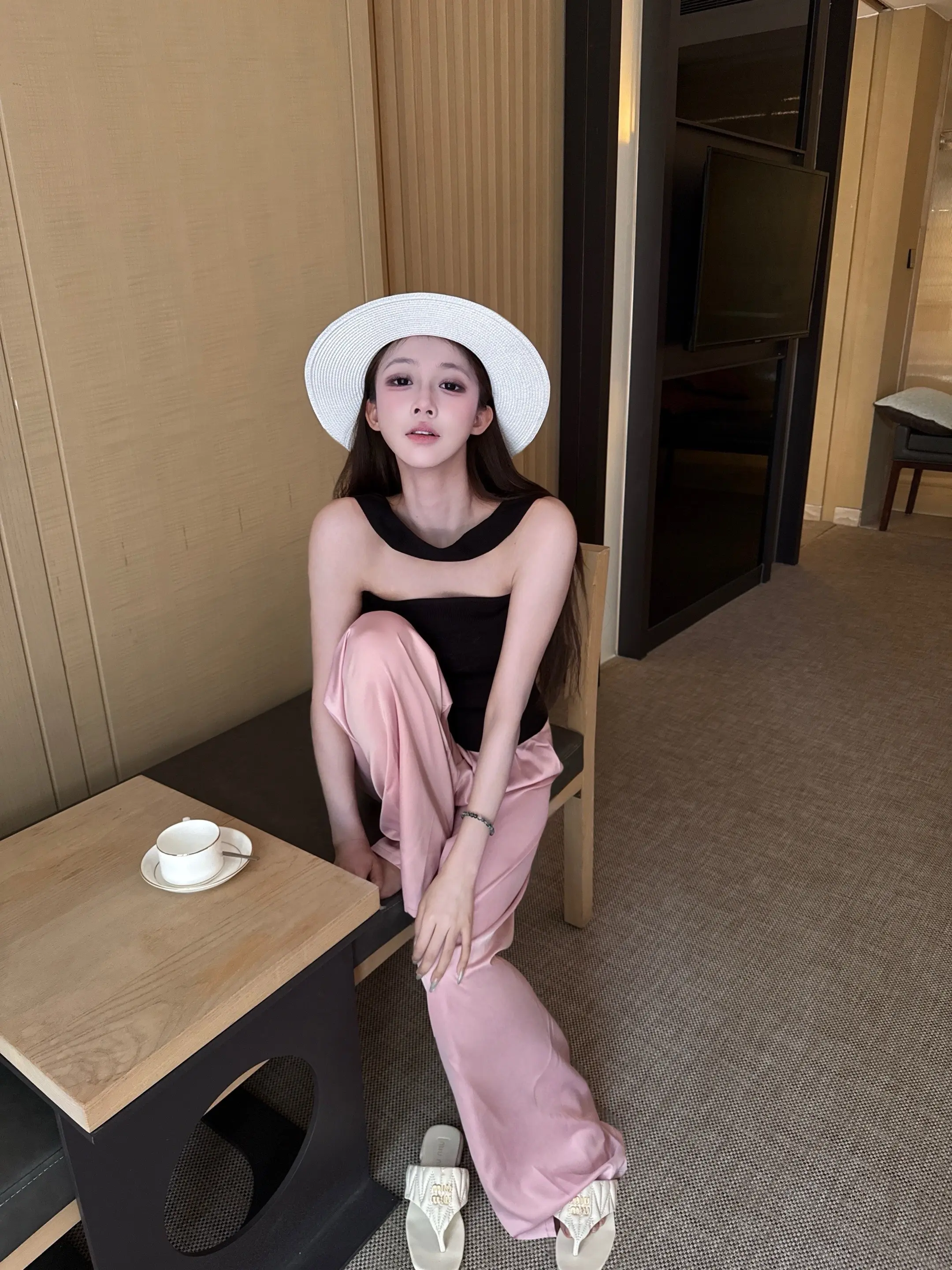 小时候感觉5块钱很贵 十点很晚生活很甜一生很长 长大后发现100块钱不...
