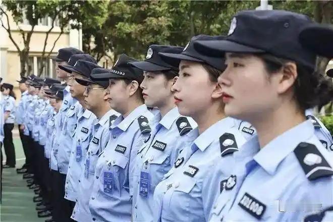 辅警经费虽由‌地方财政全额保障‌，但‌全国统一管理体系‌是解决待遇悬殊、标准混乱