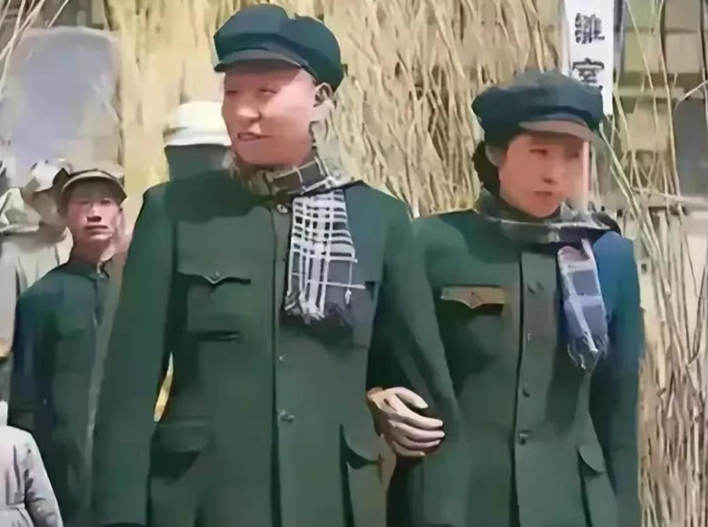 1948年，刘少奇在西柏坡迎娶了他的第六任妻子王光美。

1948年的西柏坡，煤