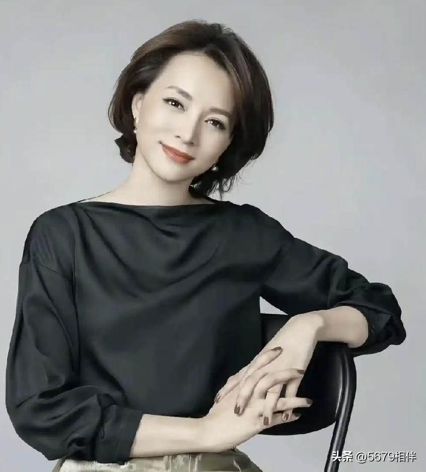 母亲去世、丈夫失联、负债7亿！53岁董卿沉默的样子，才是顶级体面！

谁能想到，
