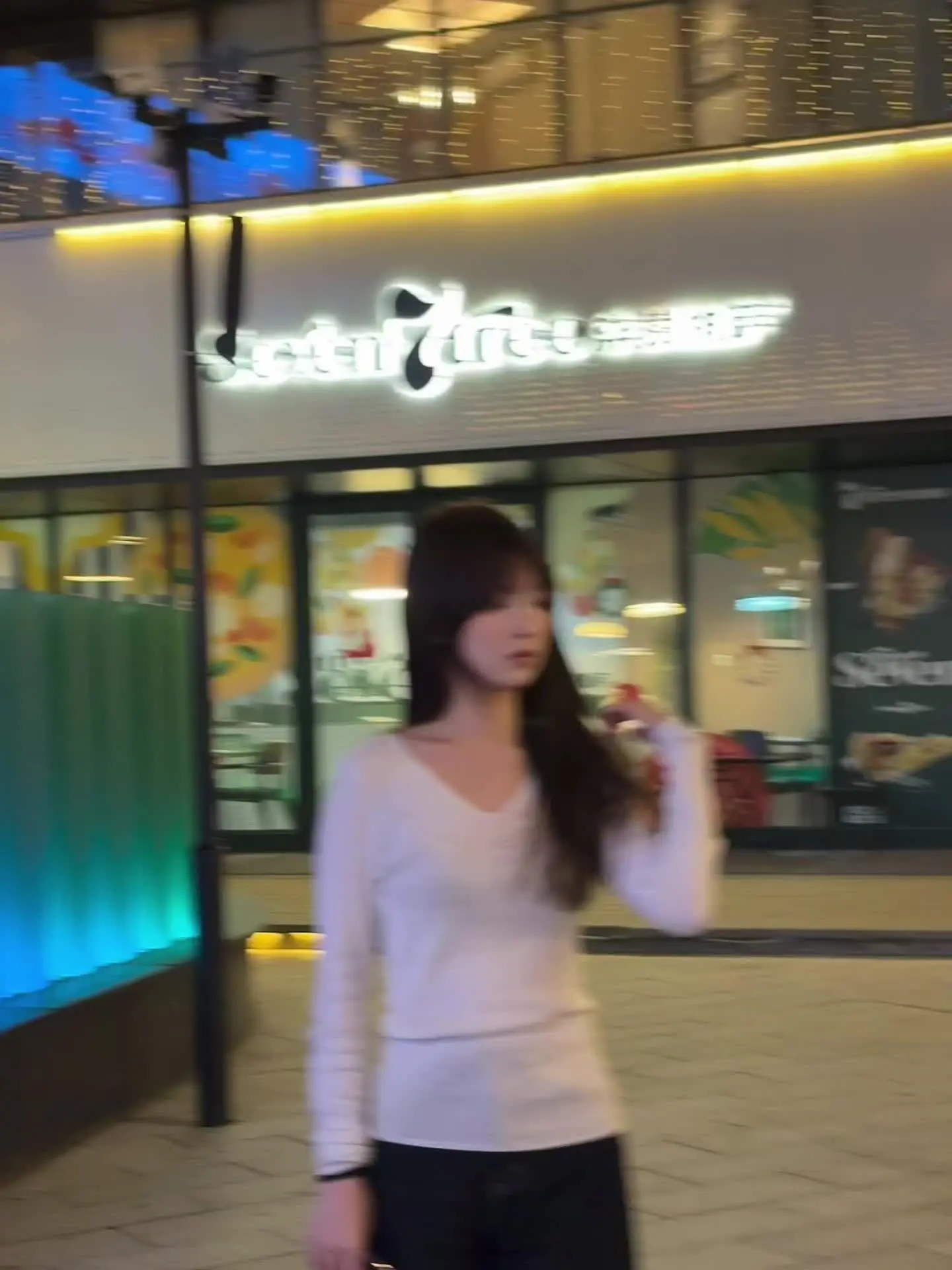 你又在哭泣 我给不了安慰