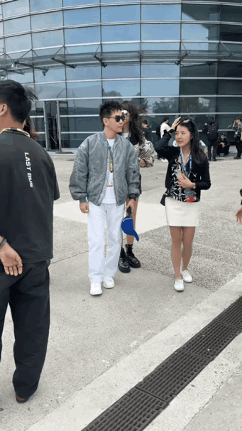 林志颖的腿怎么了？他车祸后遗症蛮严重的，现在走路看起来好吃力～好担心他[失望] 