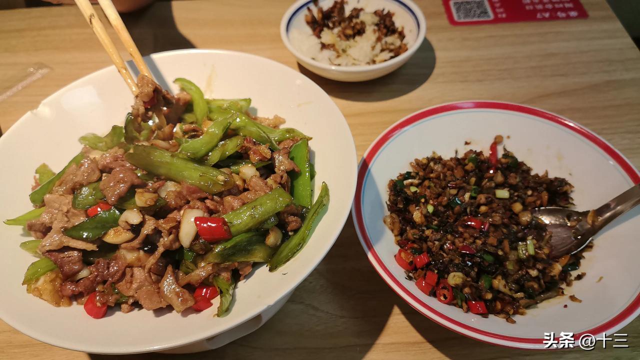 昨天我不想做饭，在美团上订了一个双人餐。你们都想不到多便宜，居然花了29.9元。