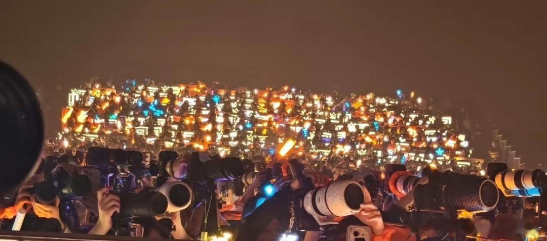 TF四代二班今日见面会线下灯牌，哪家更亮眼？张奕然 李煜东 魏子宸 聂玮辰 杨涵