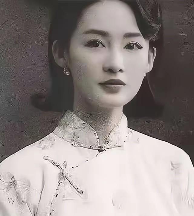 1918年，一女子结婚6年不能生育，被丈夫赶出家门。之后，她被一名年轻军官看上。