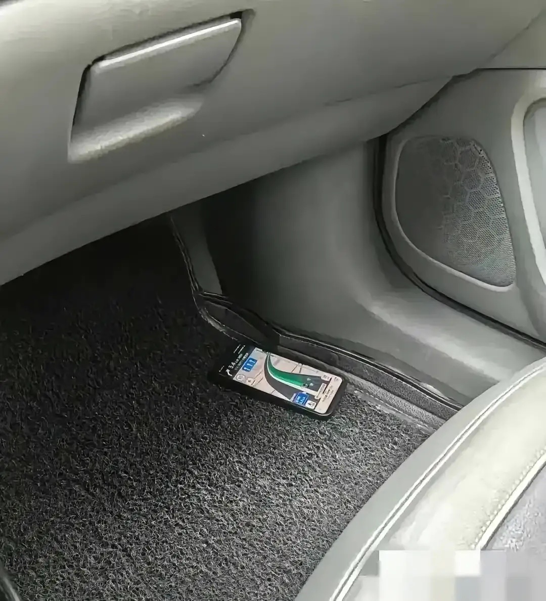 高速上遇见这种事该咋办呢？ ​​​