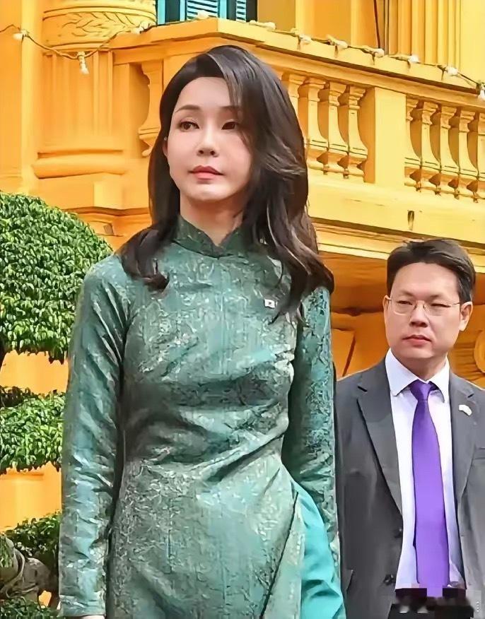 伊锡悦进去了，最难过的是金建希，真怕她熬不过去！​当地时间7.10日尹锡悦已经被